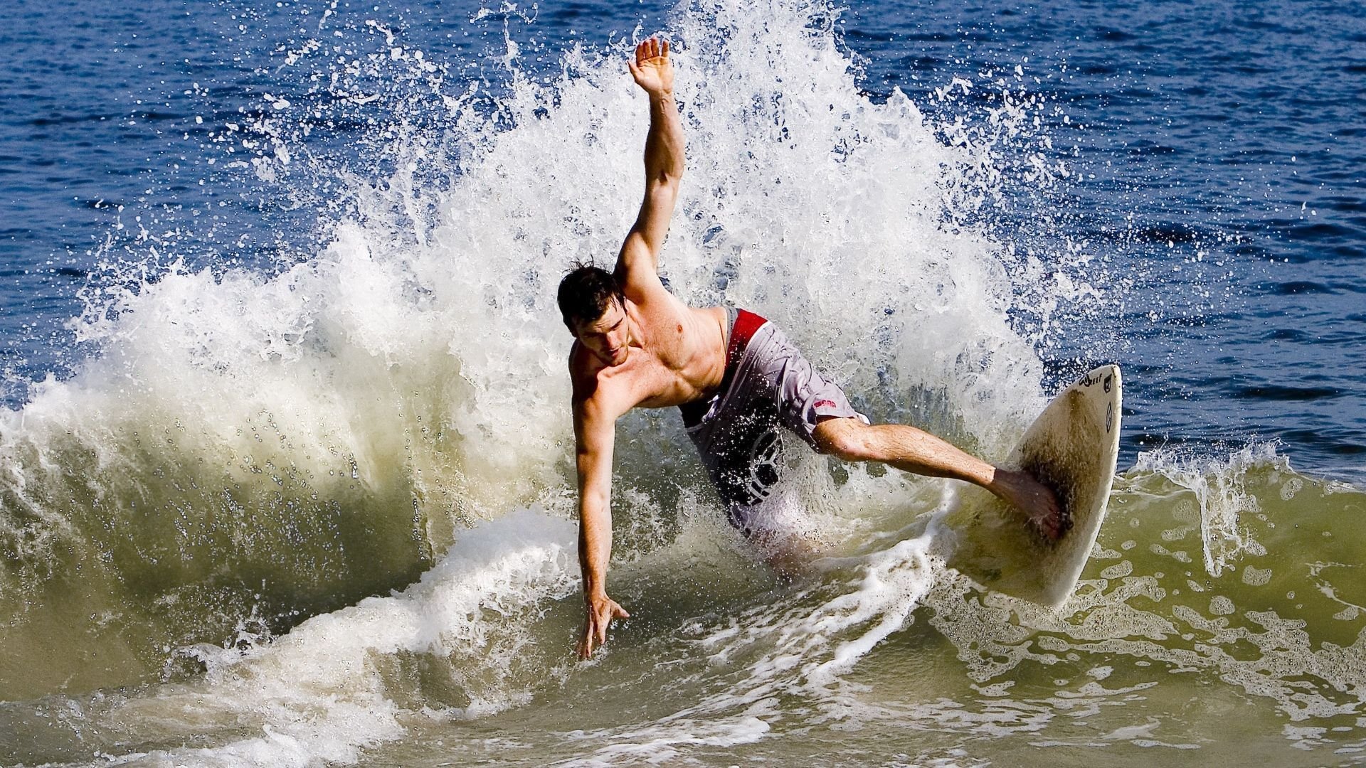 开元棋牌棋牌-乒乓球赛场焦点！西班牙队对阵克罗地亚队，意外判罚引发热议，比赛氛围紧张